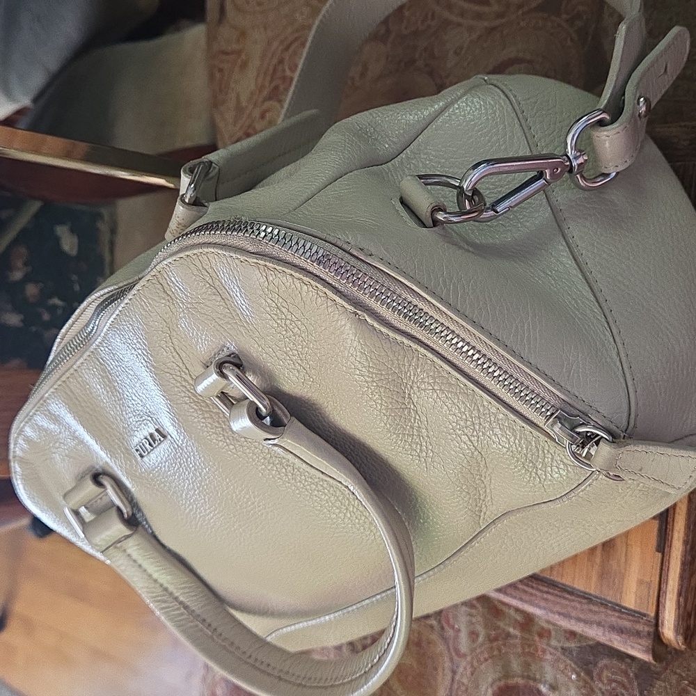 Furla Tan/beige Italian Leather large Shoulderbag Satchel Great Condition. - Picture 16 of 16